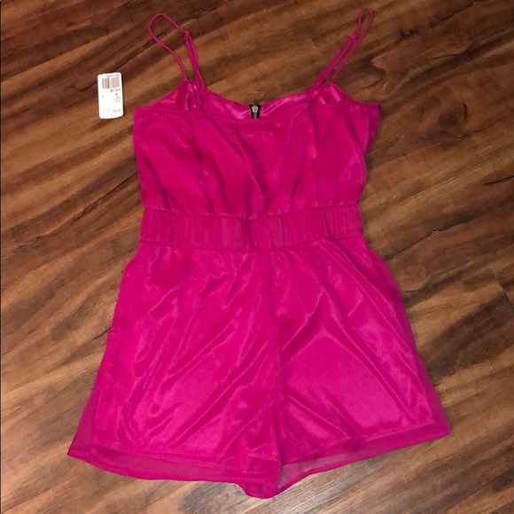 Pink romper - Picture 2 of 2